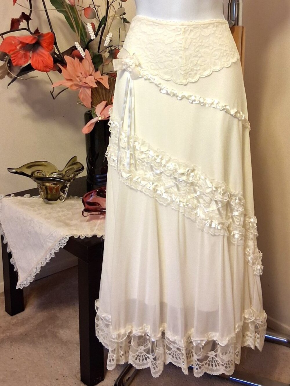 Elegant Ivory A-Line Lace Trim Skirt